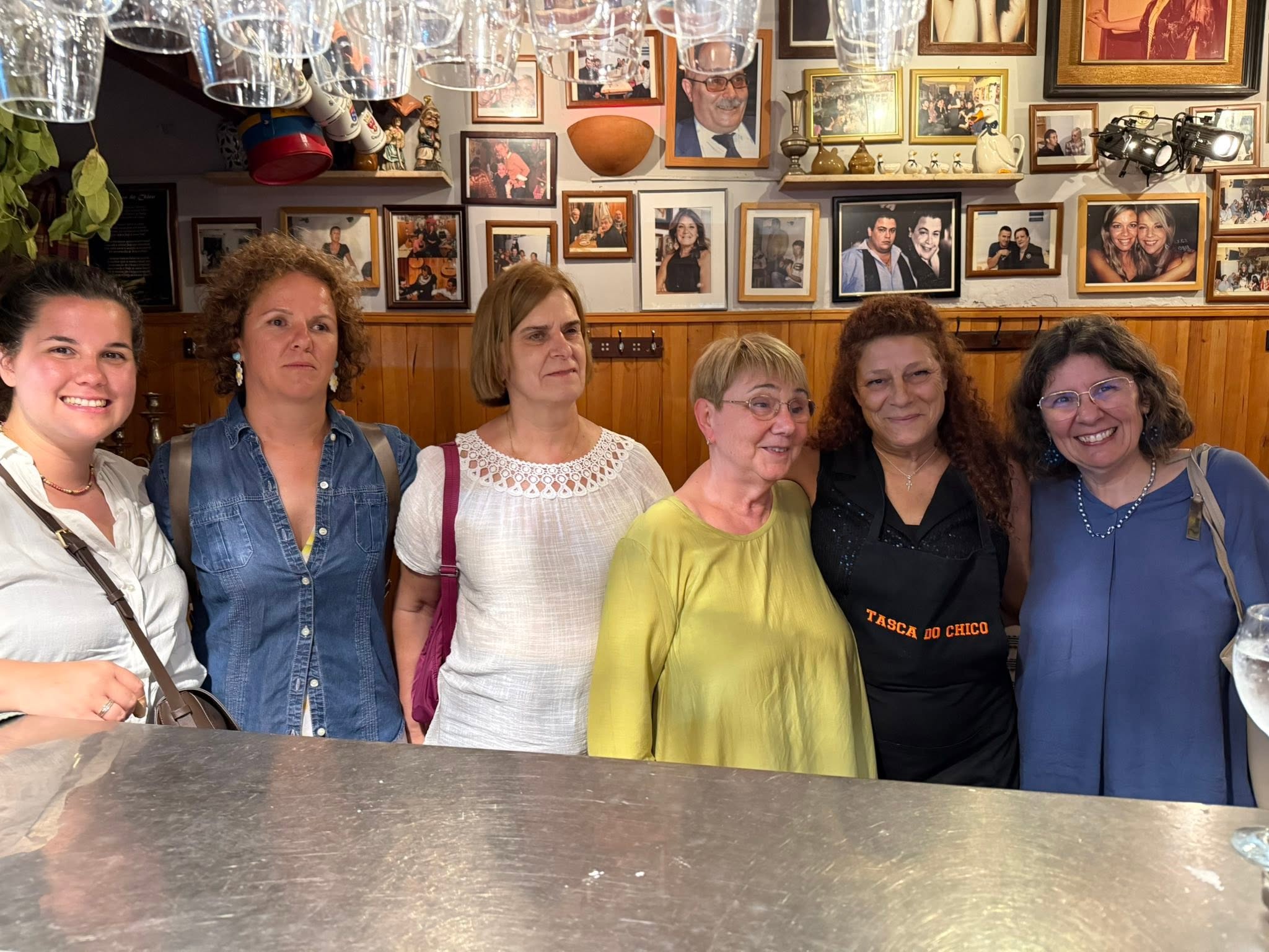 Csoportkép a fado estről a portugál munkatársakkal